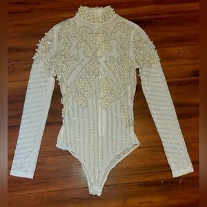 EUC AKIRA Women's Sheer White and Silver Pearl Top Thong Bodysuit Zipper Back